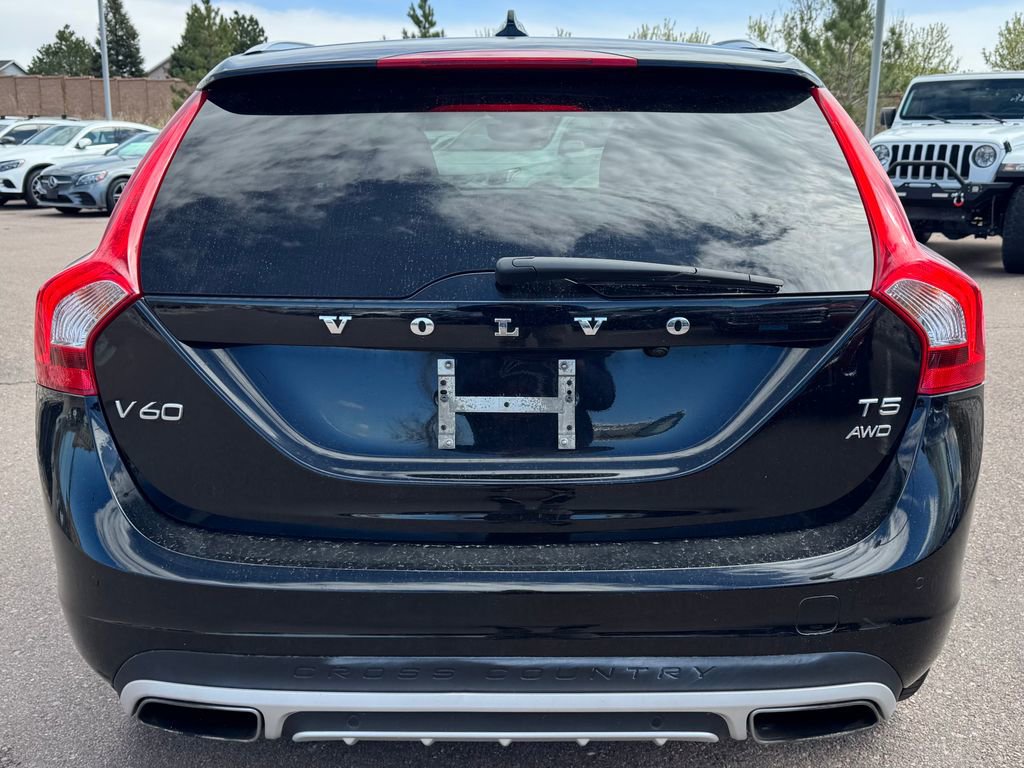 Used 2018 Volvo V60 T5 Cross Country image 5