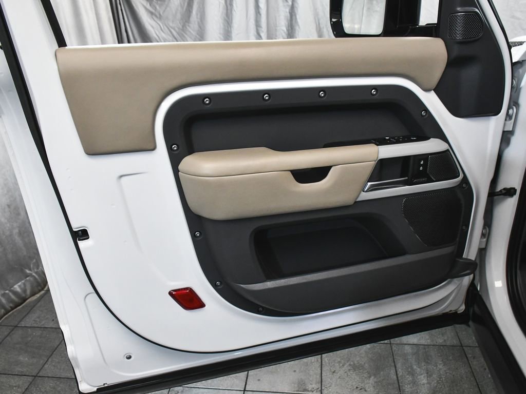 Used 2022 Land Rover Defender 90 X-Dynamic HSE AWD/4WD image 9