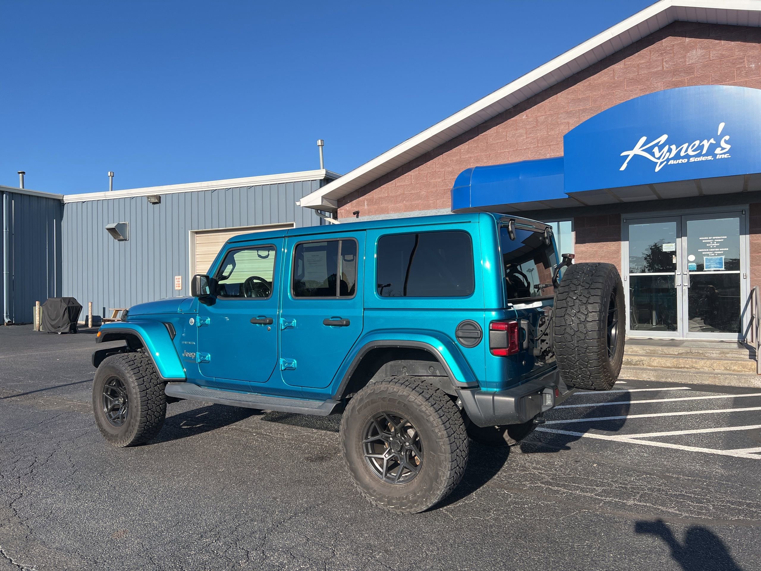 Used 2019 Jeep Wrangler Unlimited Sahara AWD/4WD image 4