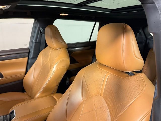 Used 2021 Toyota Highlander Platinum image 14