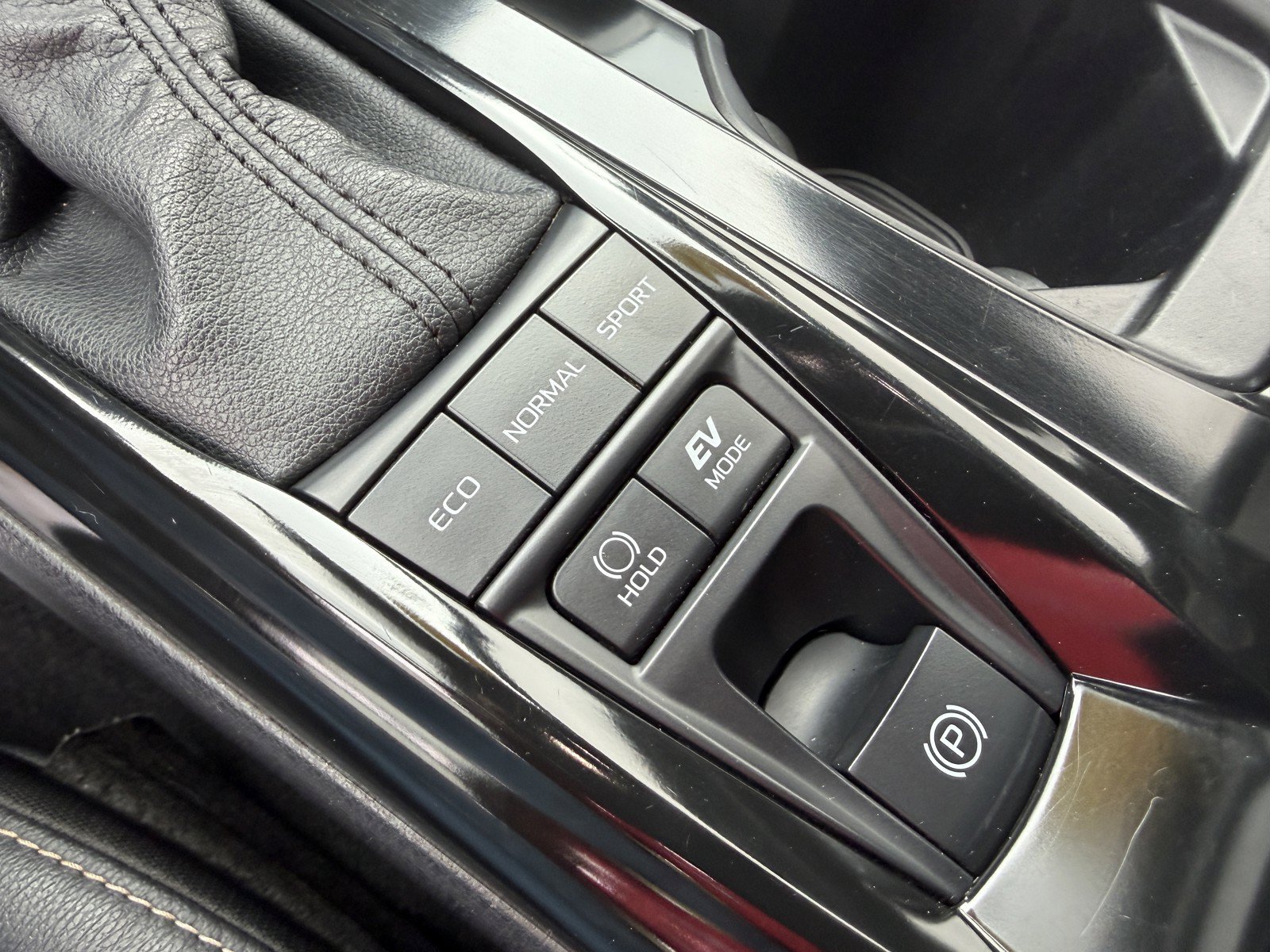 Used 2025 Toyota Camry SE w/ Convenience Package AWD/4WD image 22