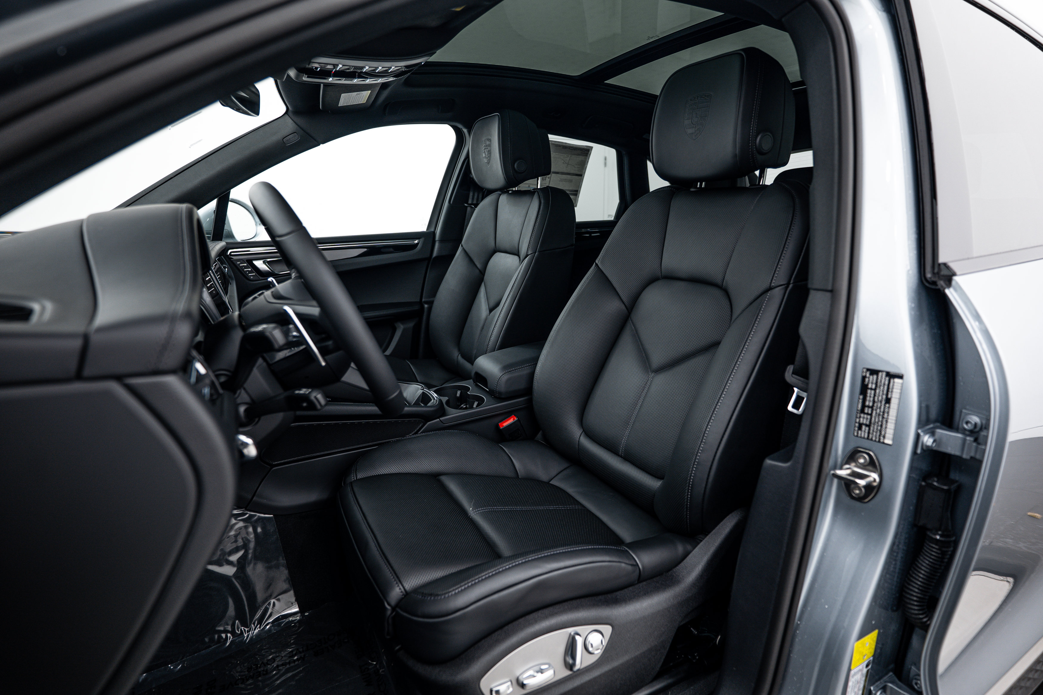 Certified 2026 Porsche Macan S AWD/4WD image 5