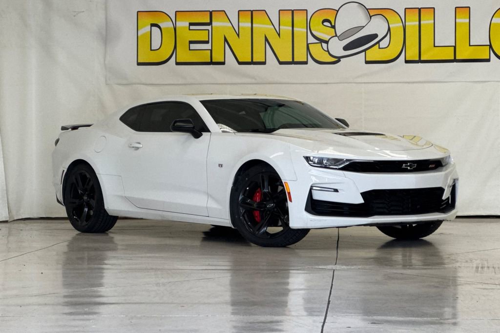 Used 2020 Chevrolet Camaro SS RWD image 2