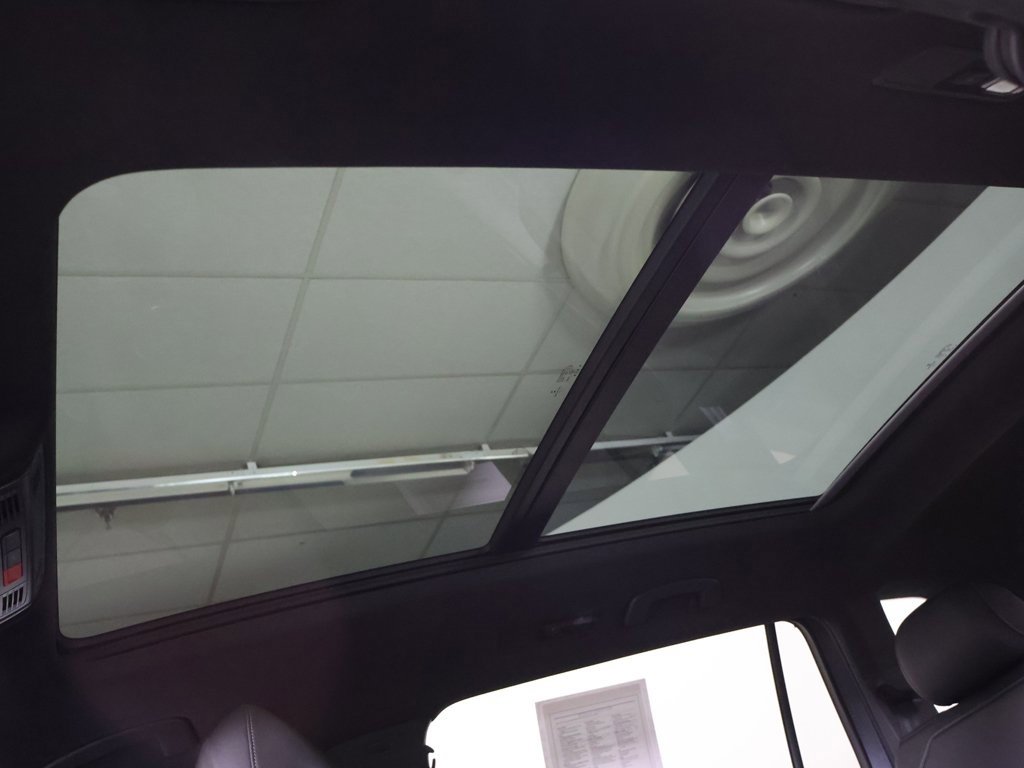 Used 2019 Volkswagen Tiguan SEL Premium R-Line image 18