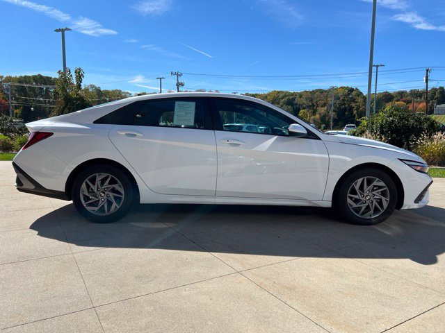 Used 2024 Hyundai Elantra SEL FWD image 9