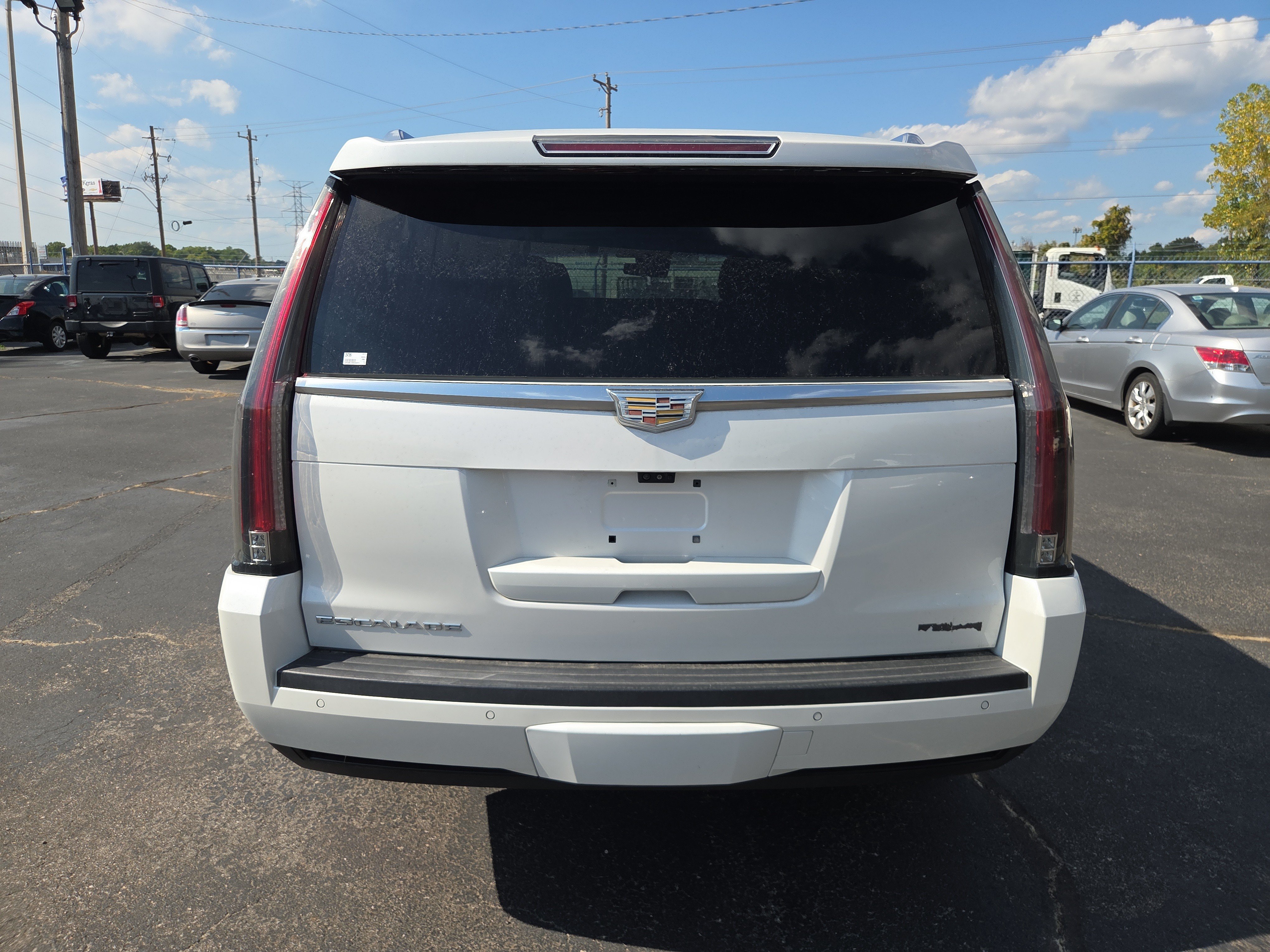 Used 2017 Cadillac Escalade Luxury RWD image 4
