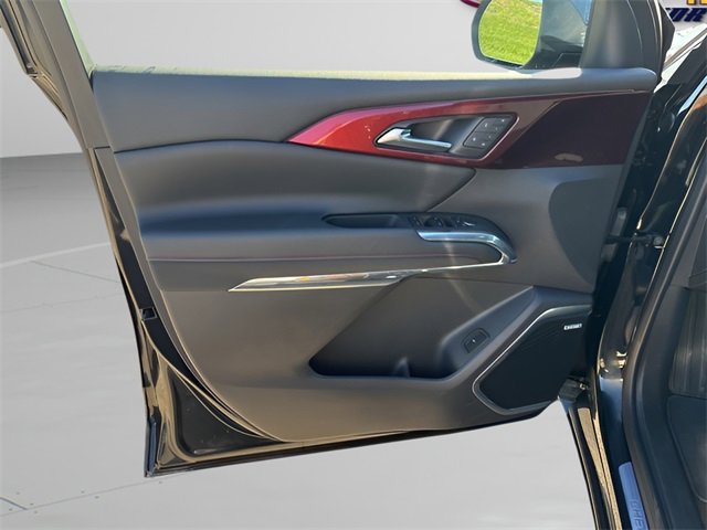 Used 2025 Chevrolet Traverse RS image 7