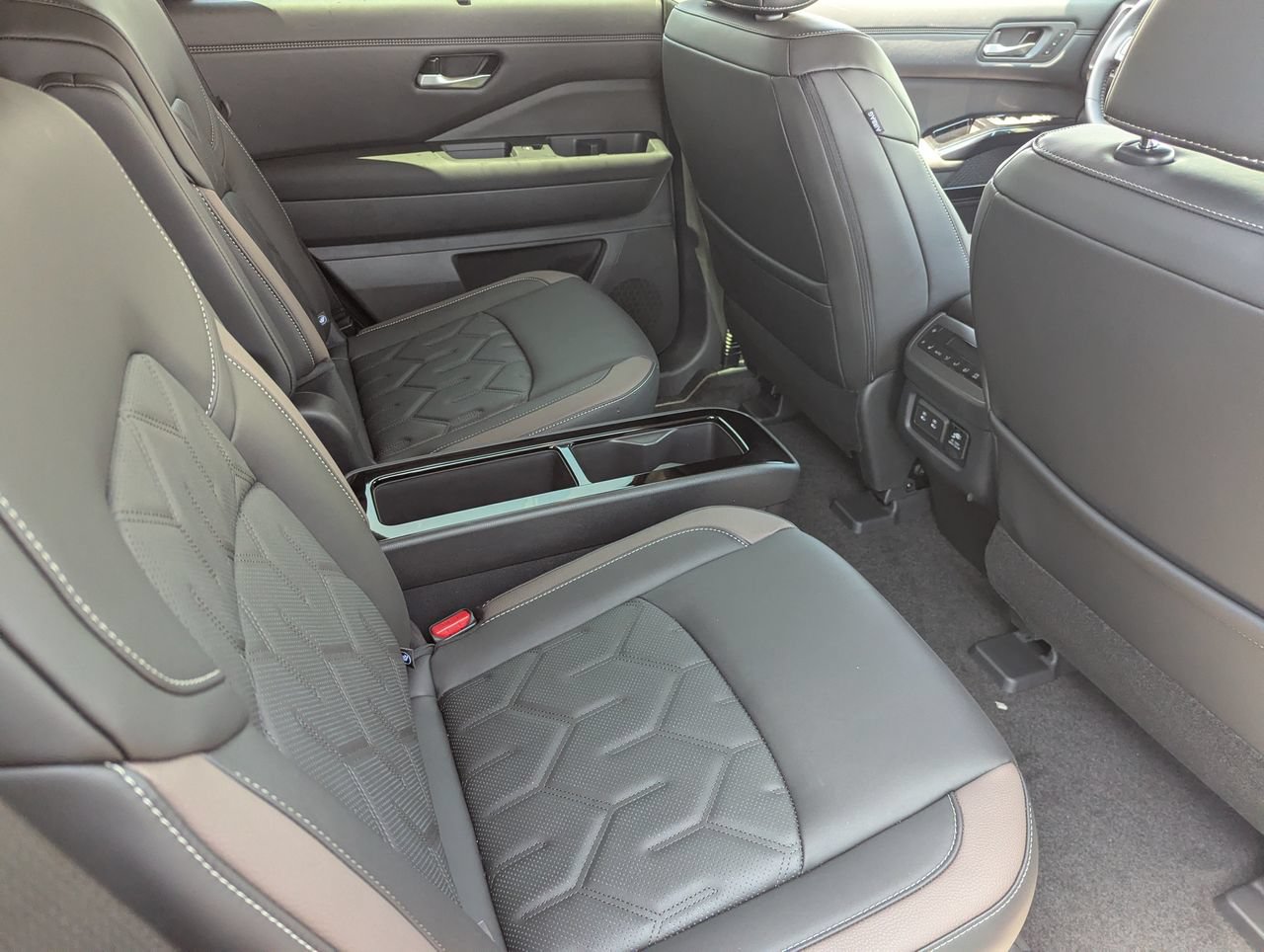 New 2026 Nissan Pathfinder Platinum FWD image 25