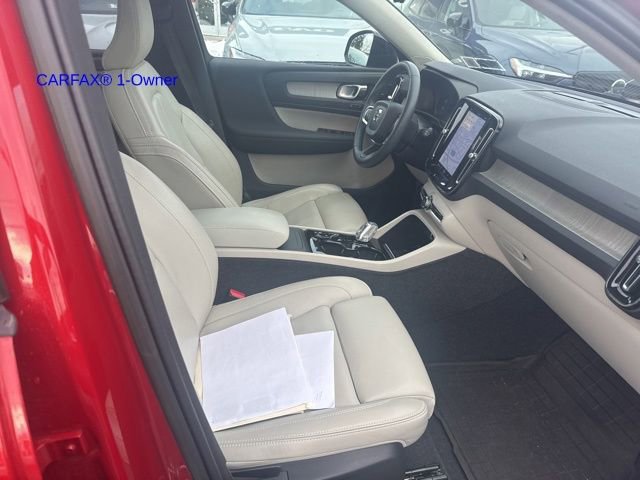 Certified 2023 Volvo XC40 B5 Plus w/ Climate Package image 3