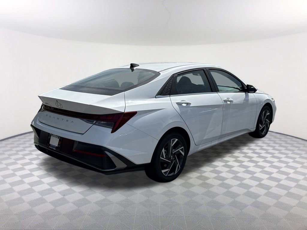 New 2025 Hyundai Elantra SEL FWD image 5