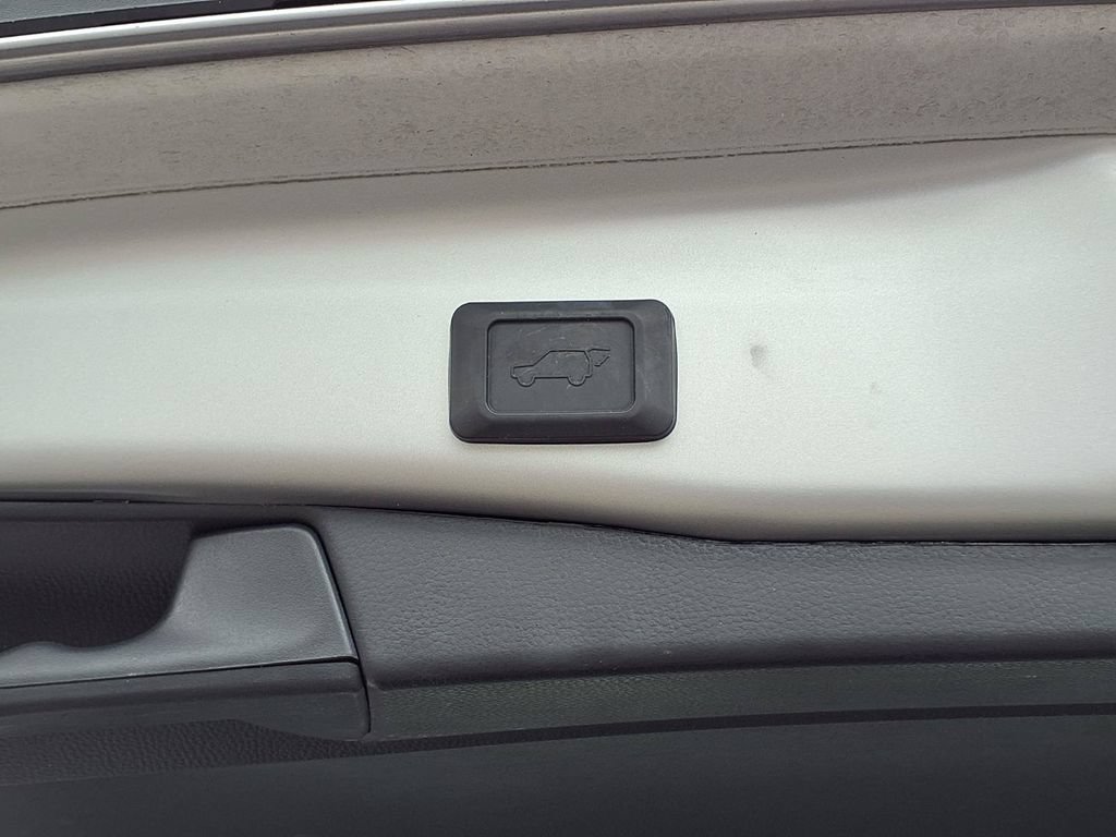 Used 2023 Toyota RAV4 XLE Premium FWD image 18
