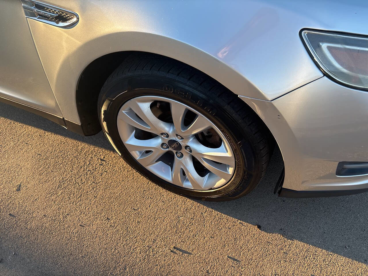 Used 2012 Ford Taurus SEL image 12