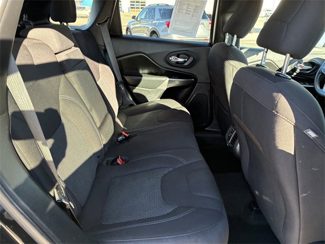 Used 2019 Jeep Cherokee Latitude w/ Popular Appearance Group image 14