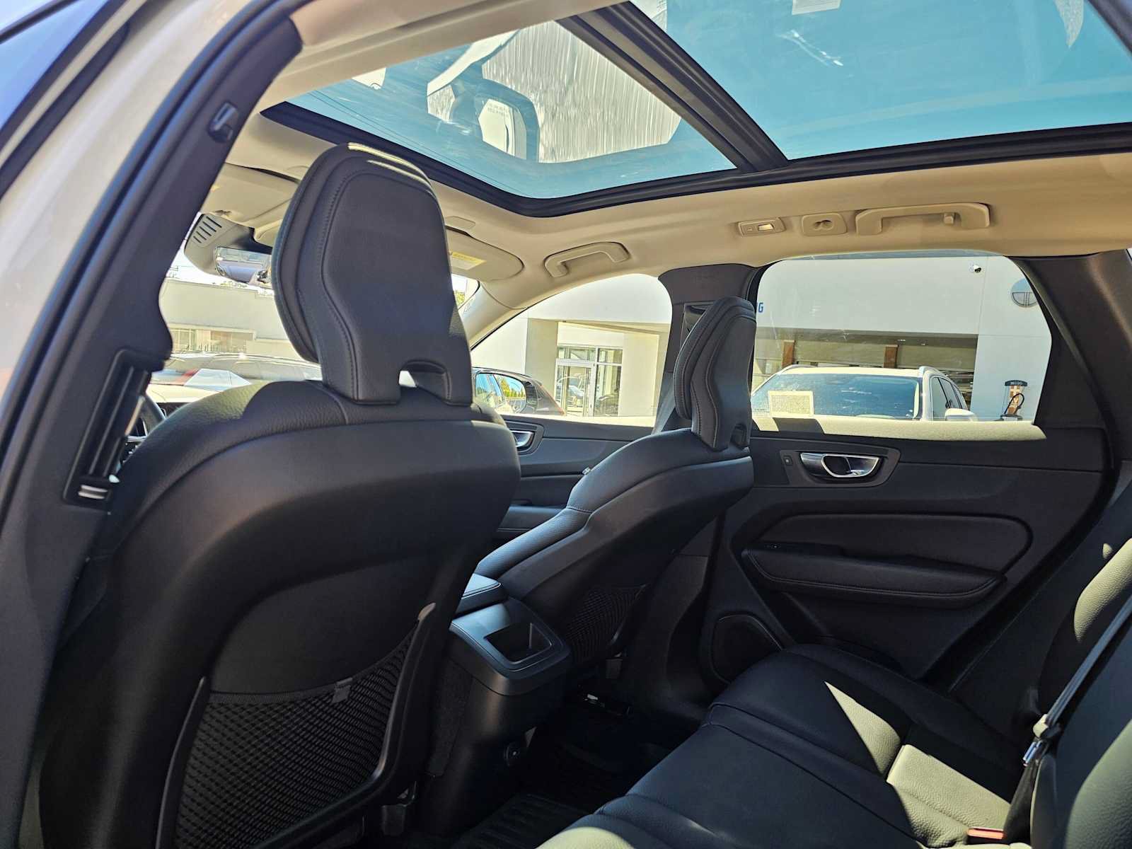 Used 2023 Volvo XC60 B5 Plus w/ Protection Package Premier AWD/4WD image 19
