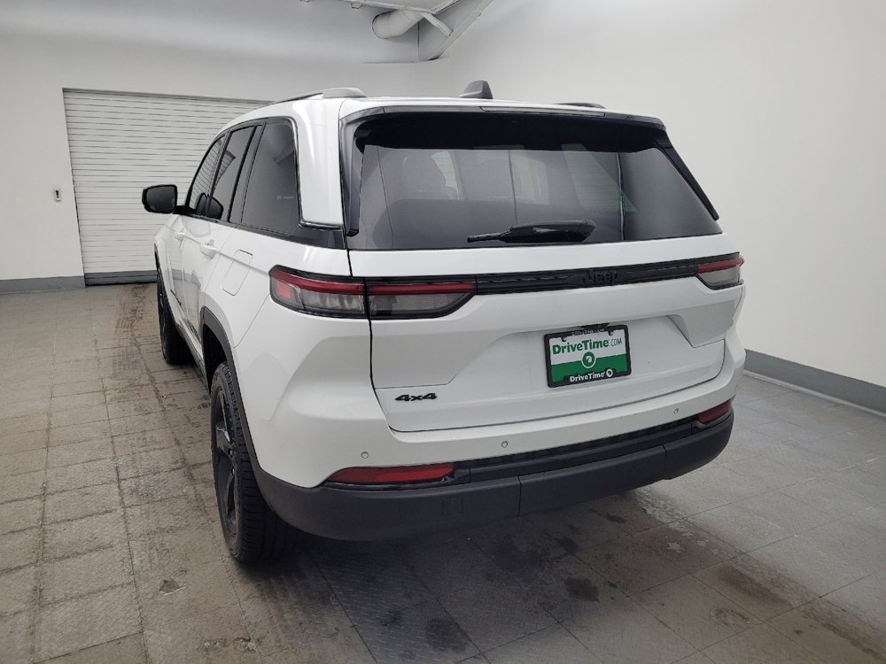 Used 2023 Jeep Grand Cherokee Altitude image 6