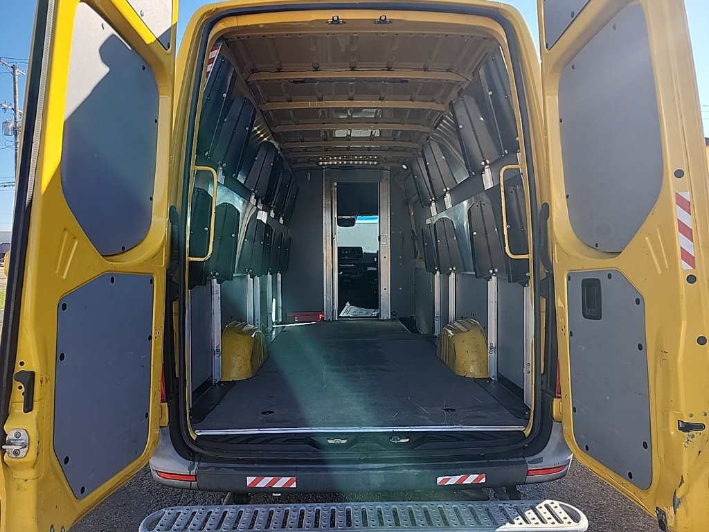 Used 2021 Mercedes-Benz Sprinter 2500 image 4