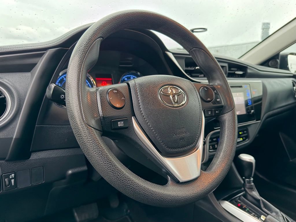Used 2018 Toyota Corolla LE FWD image 30