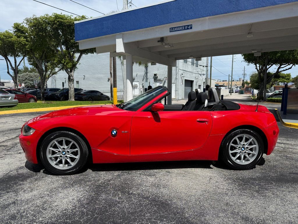 Used 2005 BMW Z4 2.5i image 9