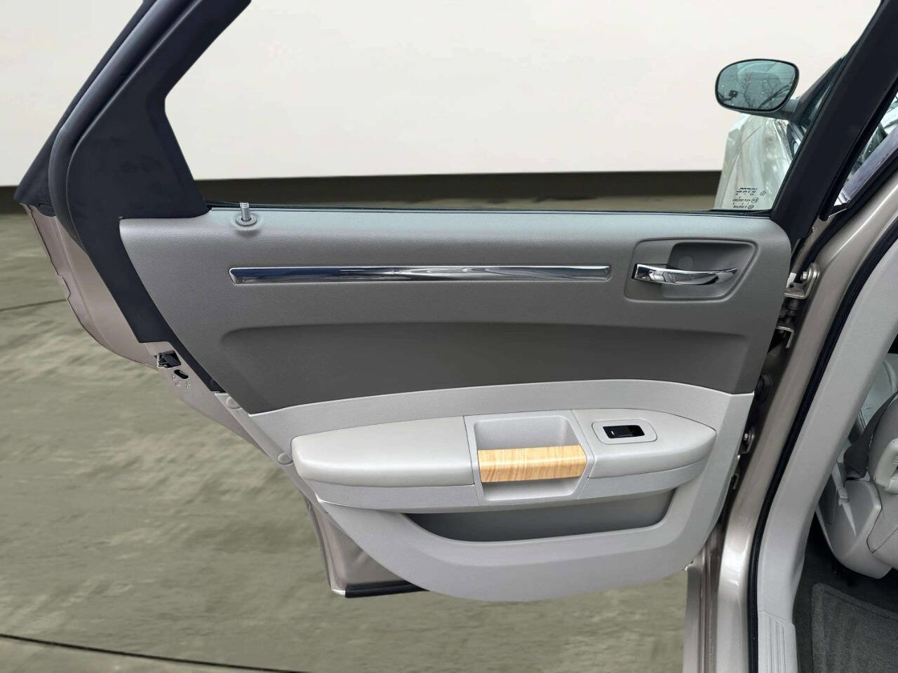 Used 2008 Chrysler 300 Limited image 12