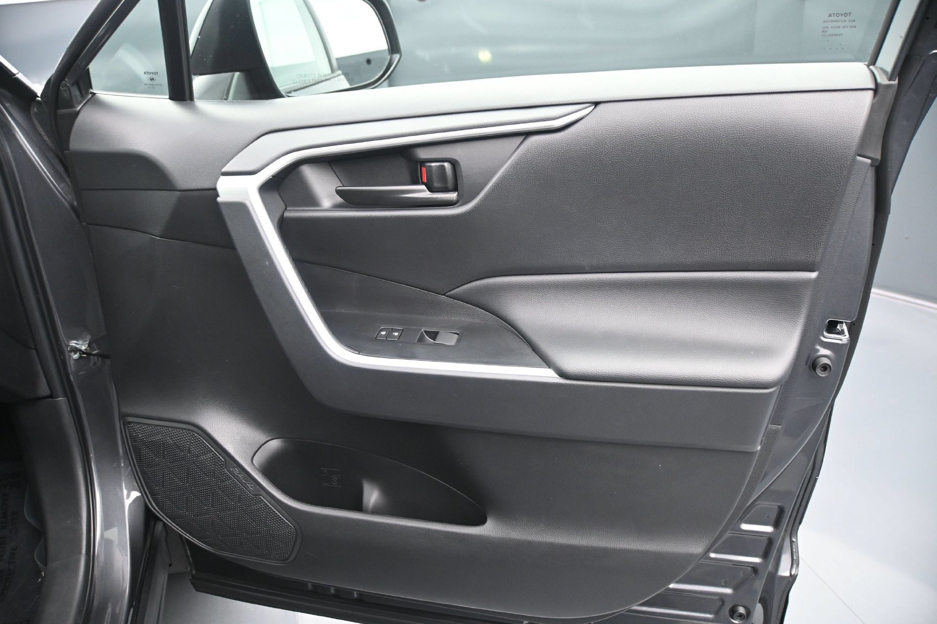 Used 2024 Toyota RAV4 LE AWD/4WD image 12