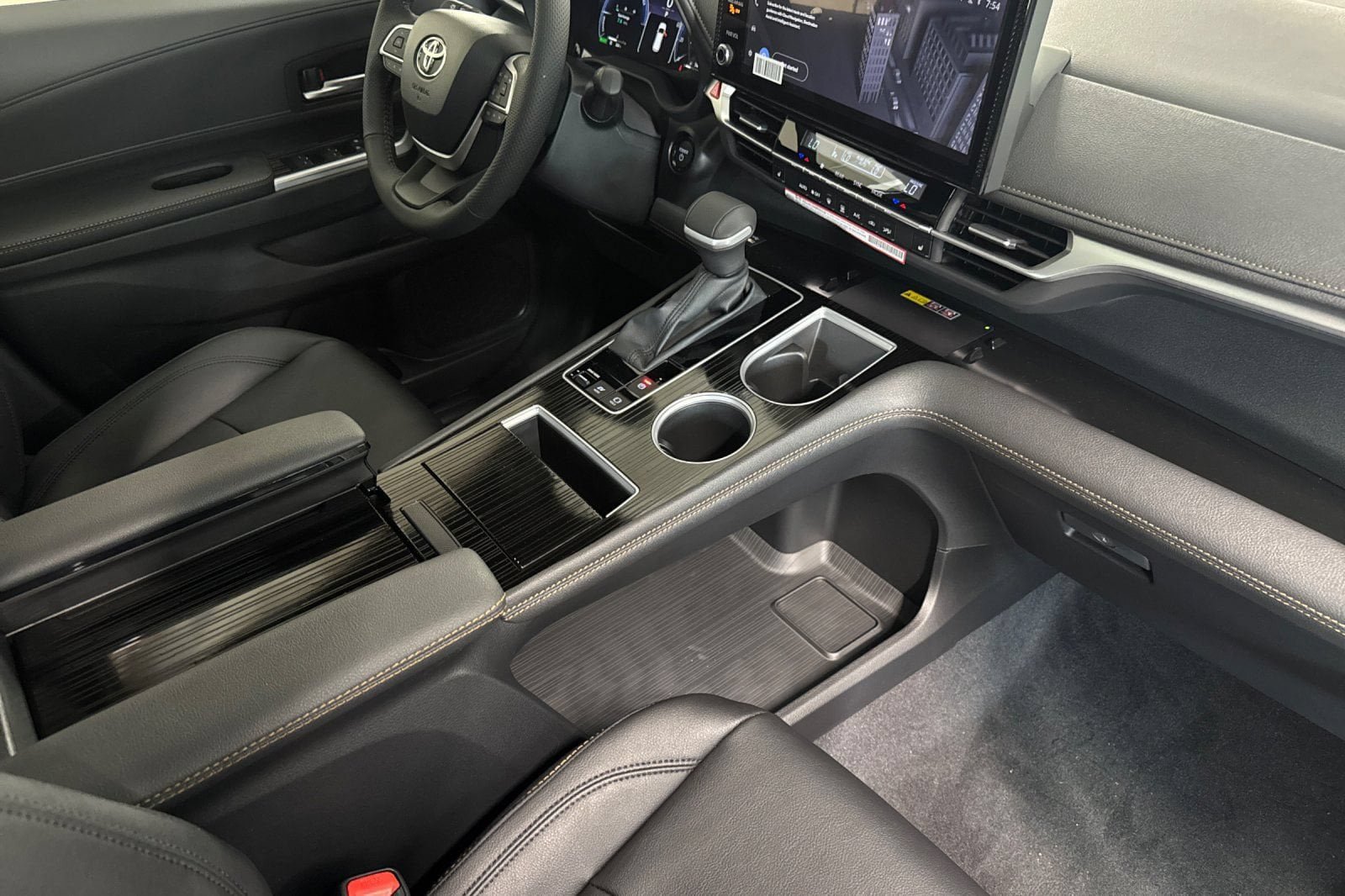 New 2026 Toyota Sienna XLE Woodland Edition AWD/4WD image 19