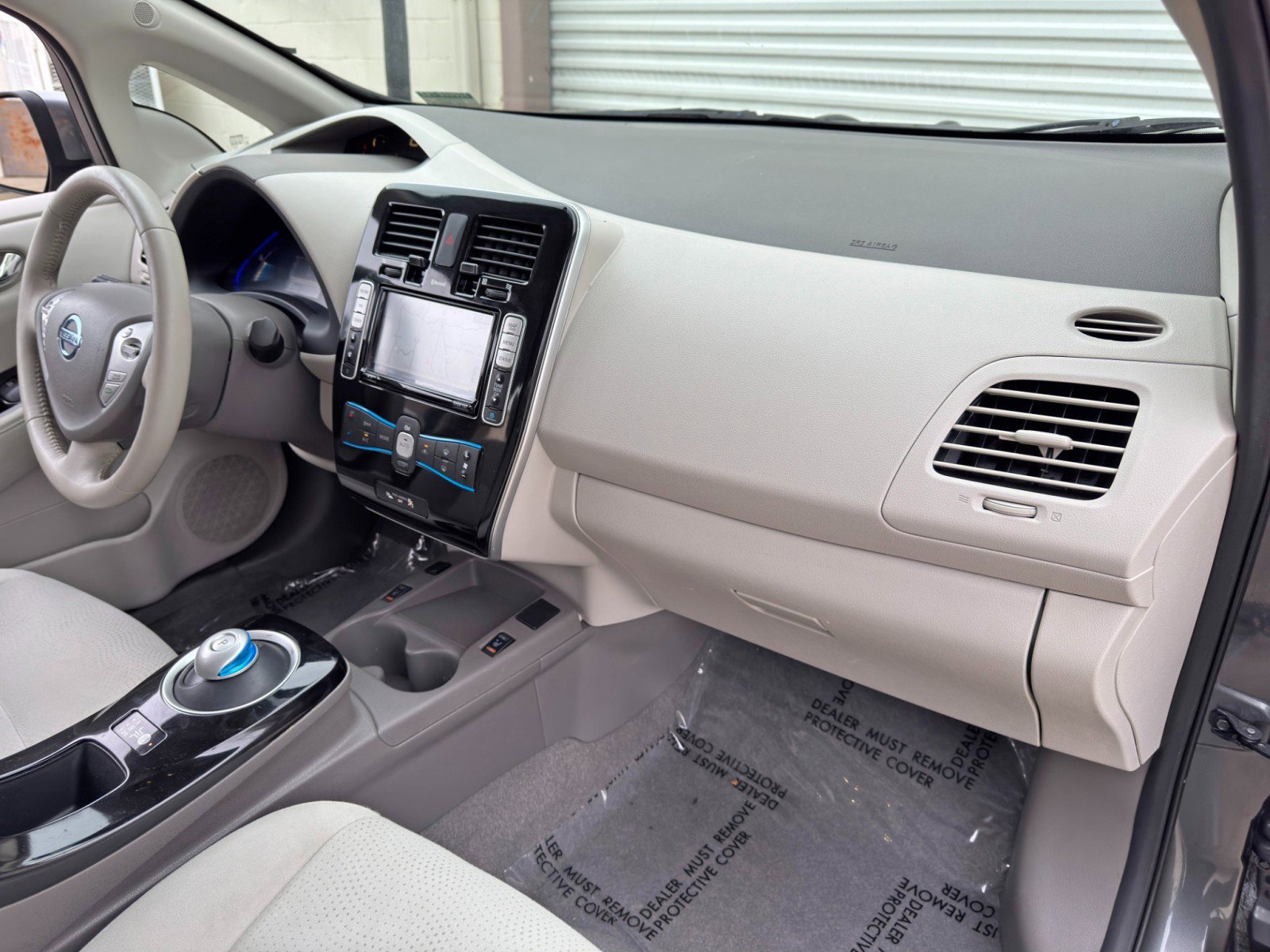 Used 2015 Nissan Leaf SV FWD image 13