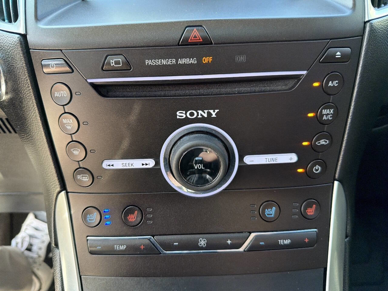 Used 2015 Ford Edge Titanium w/ Equipment Group 302A AWD/4WD image 30