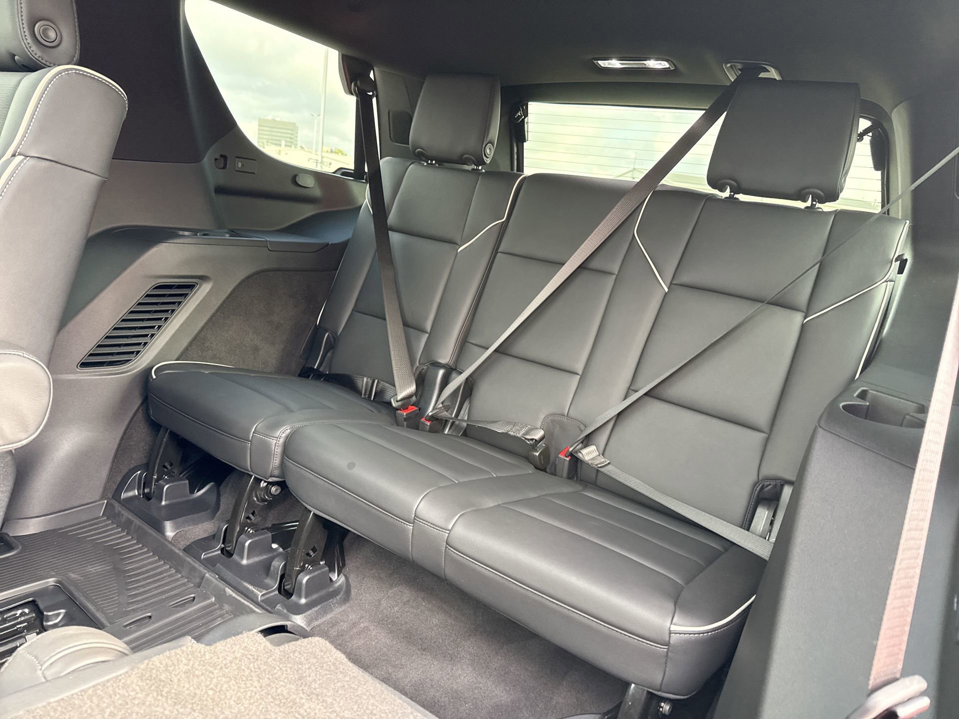 Used 2026 Cadillac Escalade Luxury w/ LPO, Floor Liner Package AWD/4WD image 25