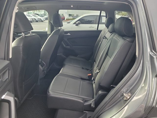 Used 2021 Volkswagen Tiguan SE w/ Panoramic Sunroof Package FWD image 13