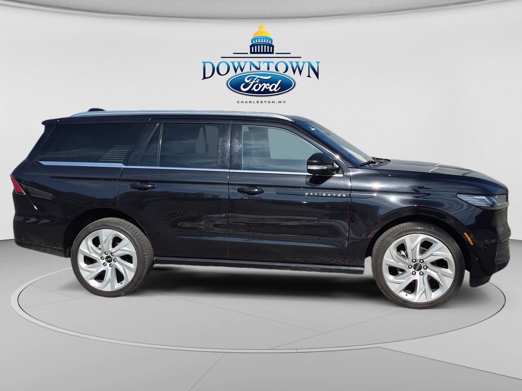 Used 2025 Lincoln Navigator Black Label AWD/4WD image 2