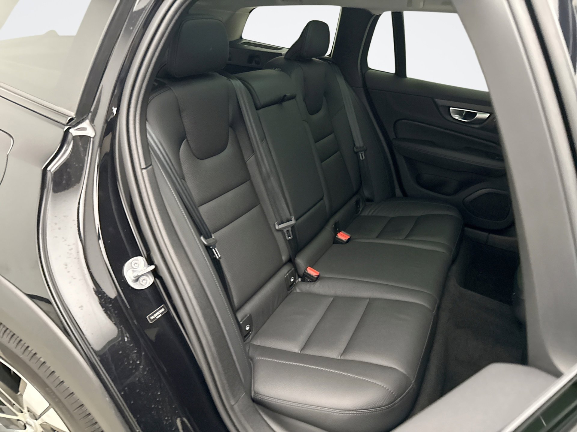 Used 2024 Volvo V60 B5 Cross Country Plus image 19