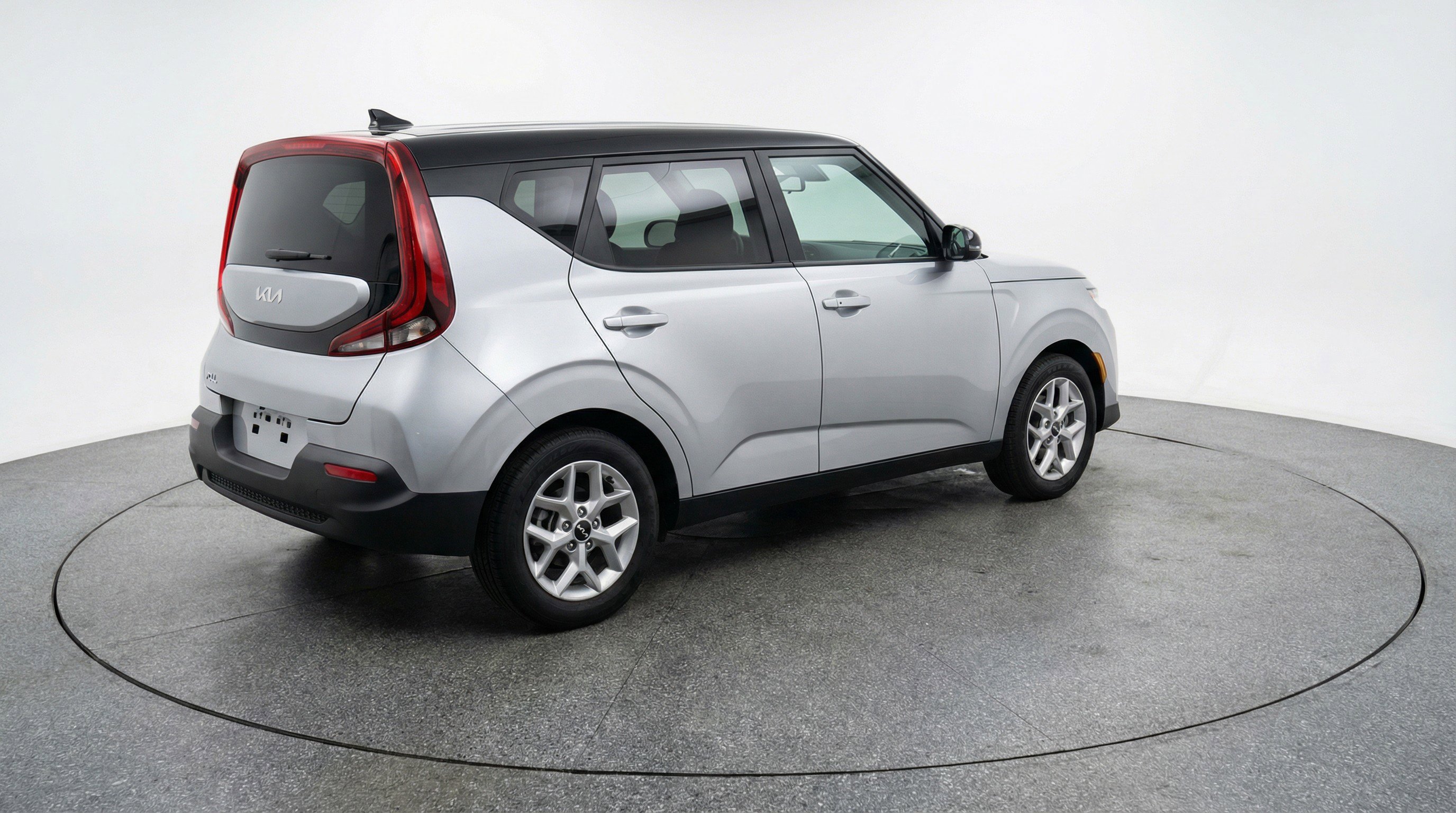 Used 2025 Kia Soul LX w/ LX Technology Package FWD image 9