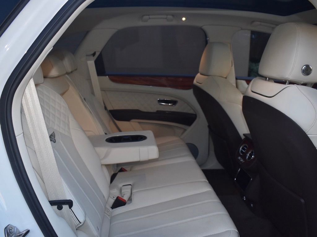 Used 2021 Bentley Bentayga AWD/4WD image 23