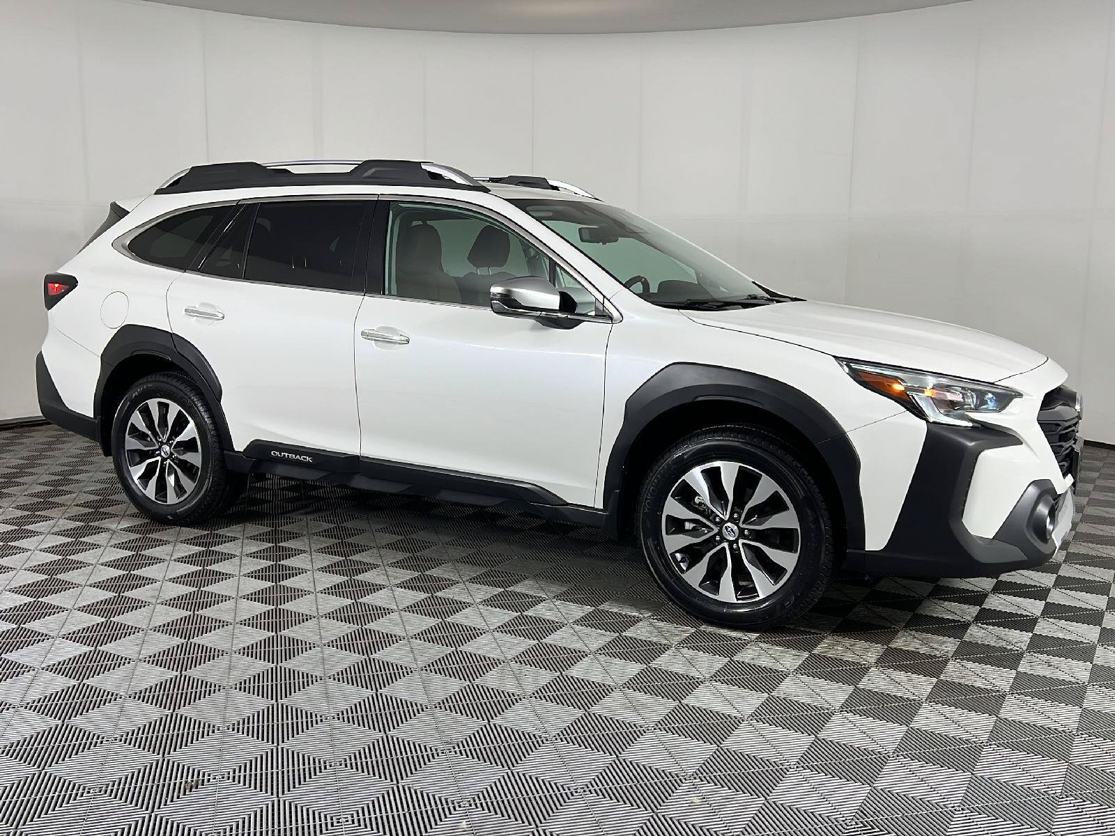 Used 2024 Subaru Outback Touring XT AWD/4WD image 3