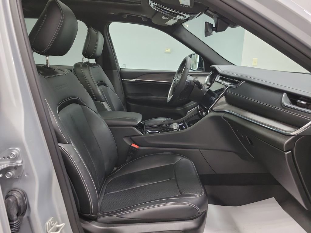 Used 2024 Jeep Grand Cherokee L Overland w/ Trailer Tow Package image 18