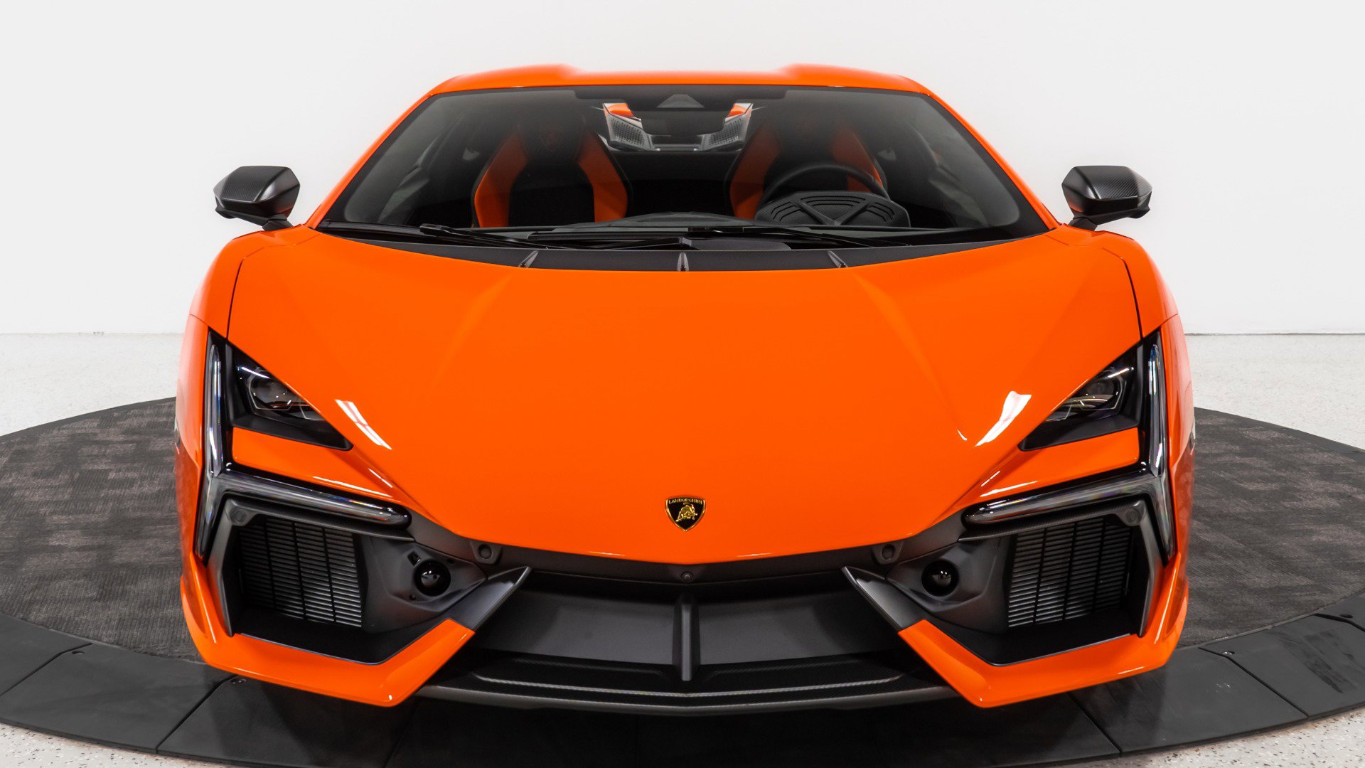 Used 2025 Lamborghini Revuelto image 13
