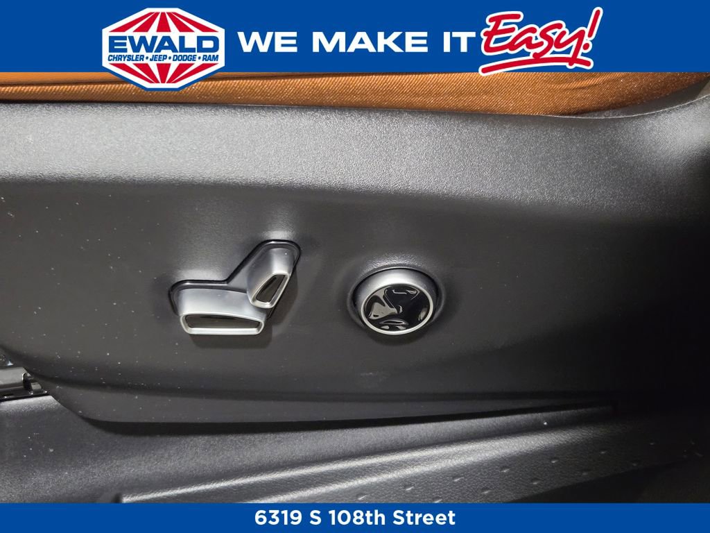 New 2026 Chrysler Pacifica Pinnacle AWD/4WD image 26