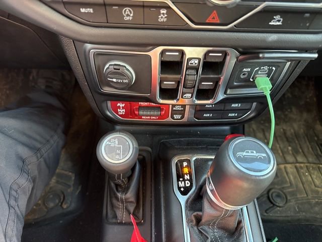 Used 2024 Jeep Gladiator Rubicon w/ Technology Group AWD/4WD image 16