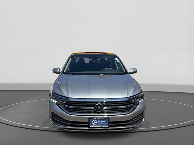 Certified 2023 Volkswagen Jetta SE FWD image 3