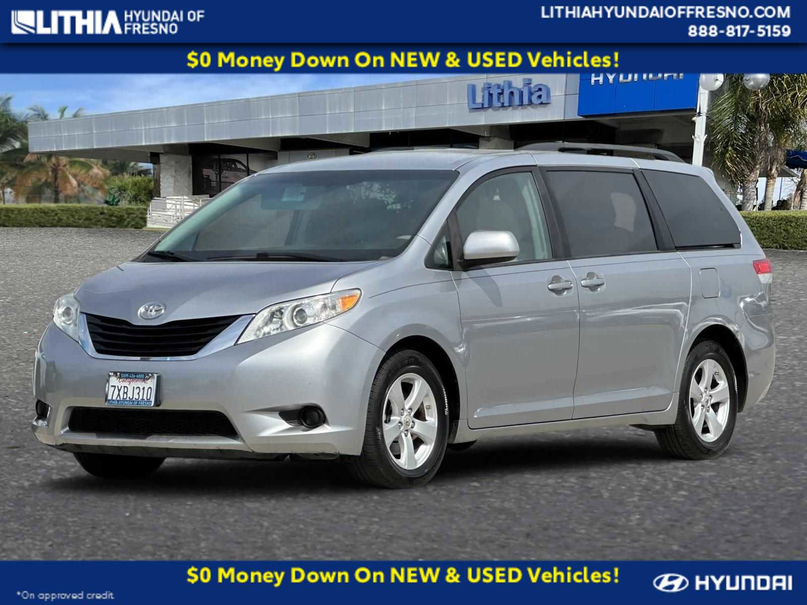 Used 2012 Toyota Sienna LE image 1