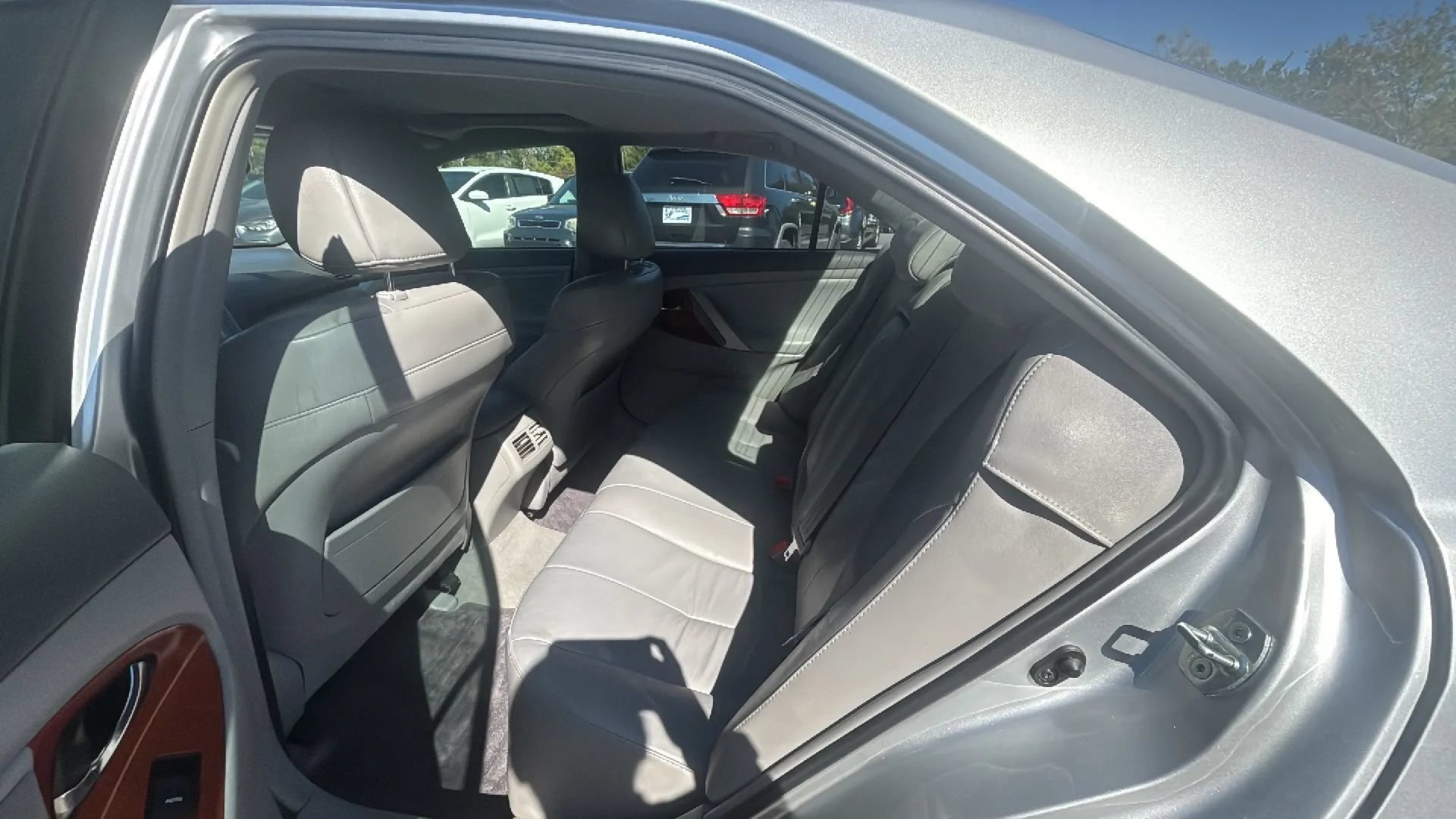 Used 2011 Toyota Camry Hybrid FWD image 6