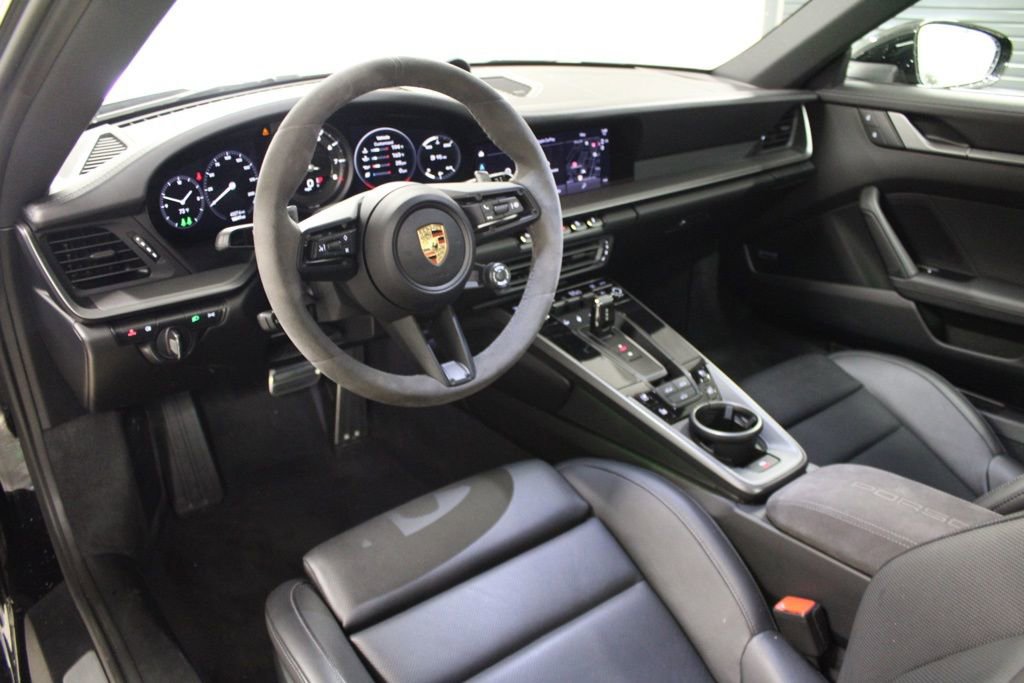 Certified 2024 Porsche 911 Carrera RWD image 4