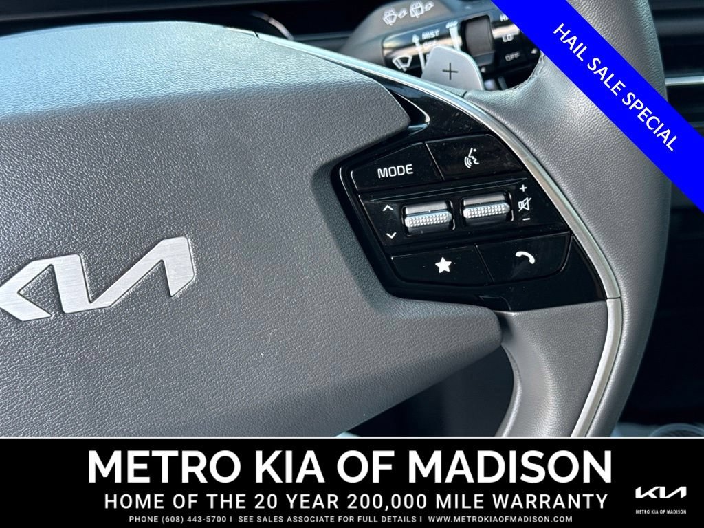 Used 2025 Kia Niro EX Touring FWD image 19