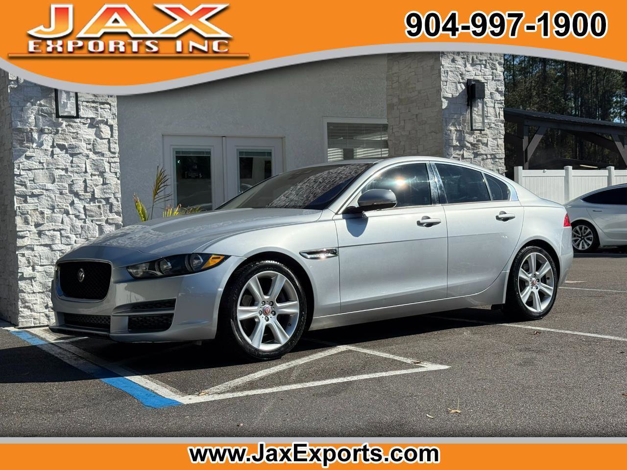 Used 2017 Jaguar XE Premium image 1