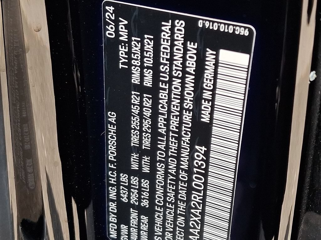 Used 2024 Porsche Macan 4 Electric AWD/4WD image 28