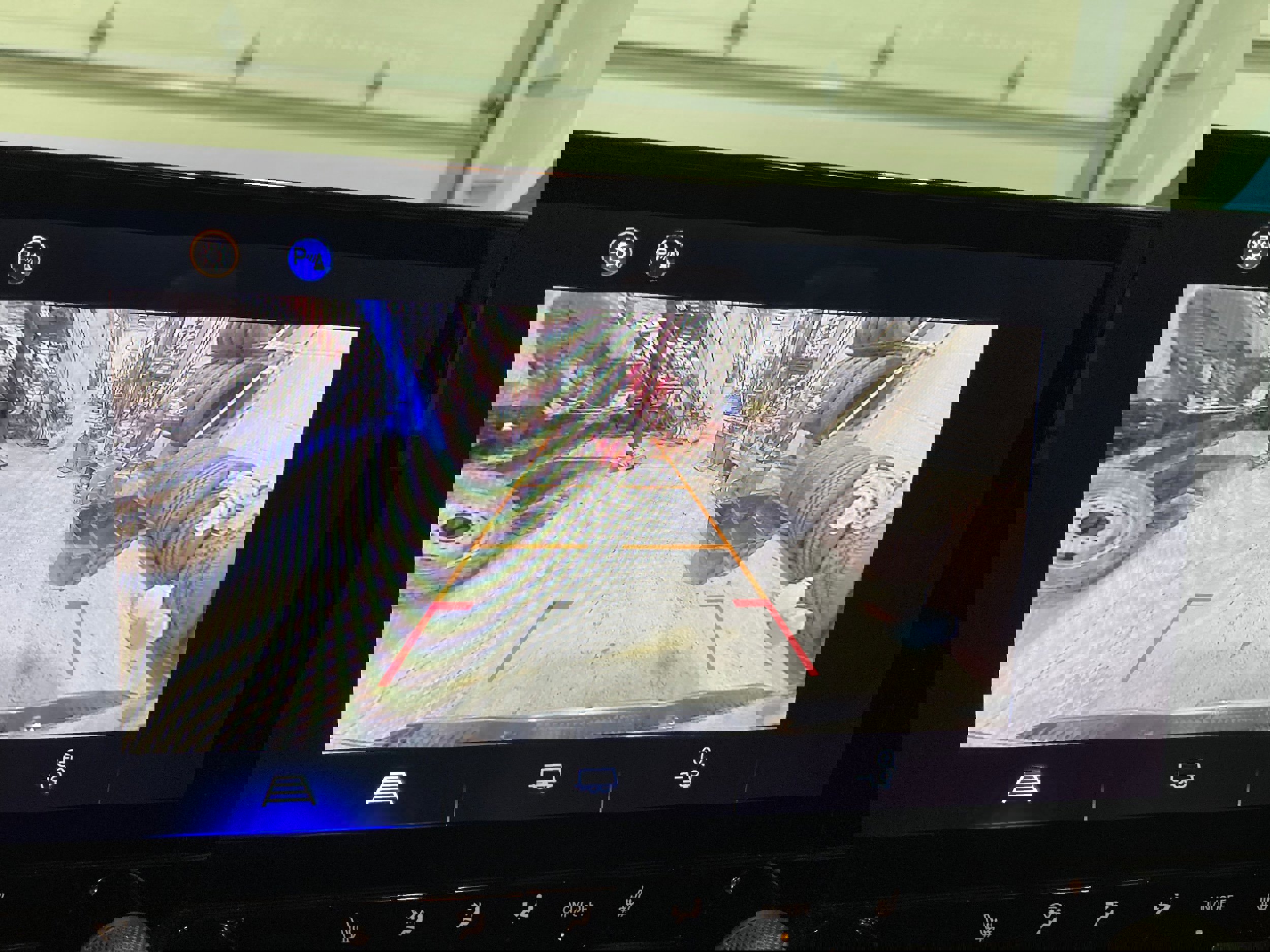 Used 2023 Chevrolet Colorado LT w/ LT Convenience Package II image 31