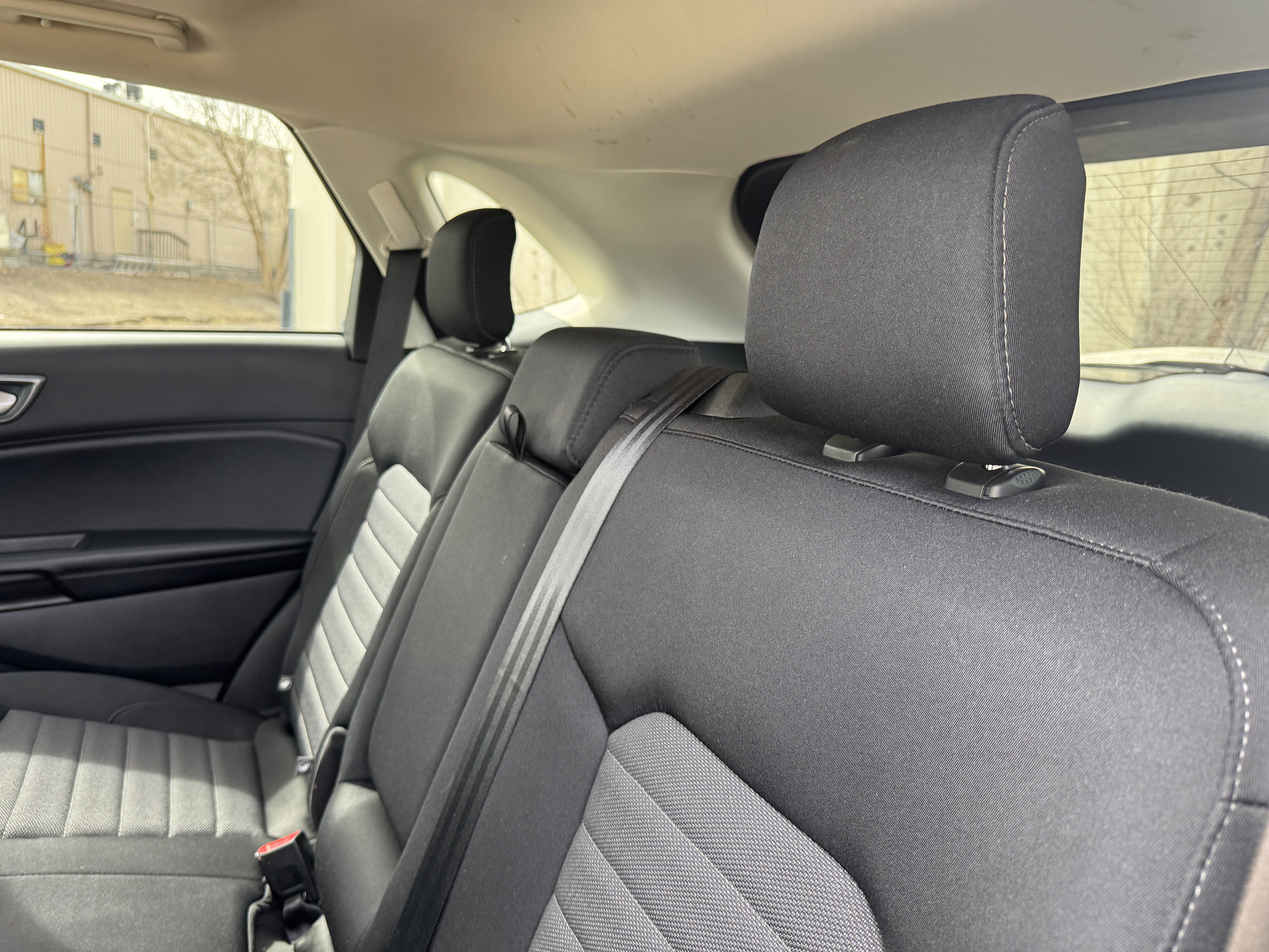 Used 2021 Ford Edge SE image 14