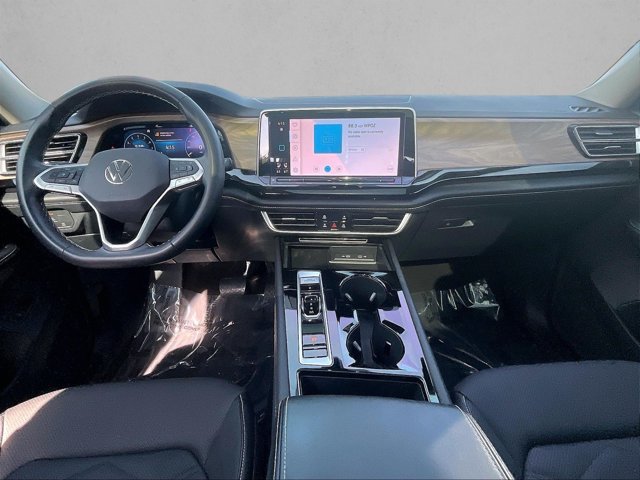 Used 2024 Volkswagen Atlas SE w/ Panoramic Sunroof Package FWD image 16