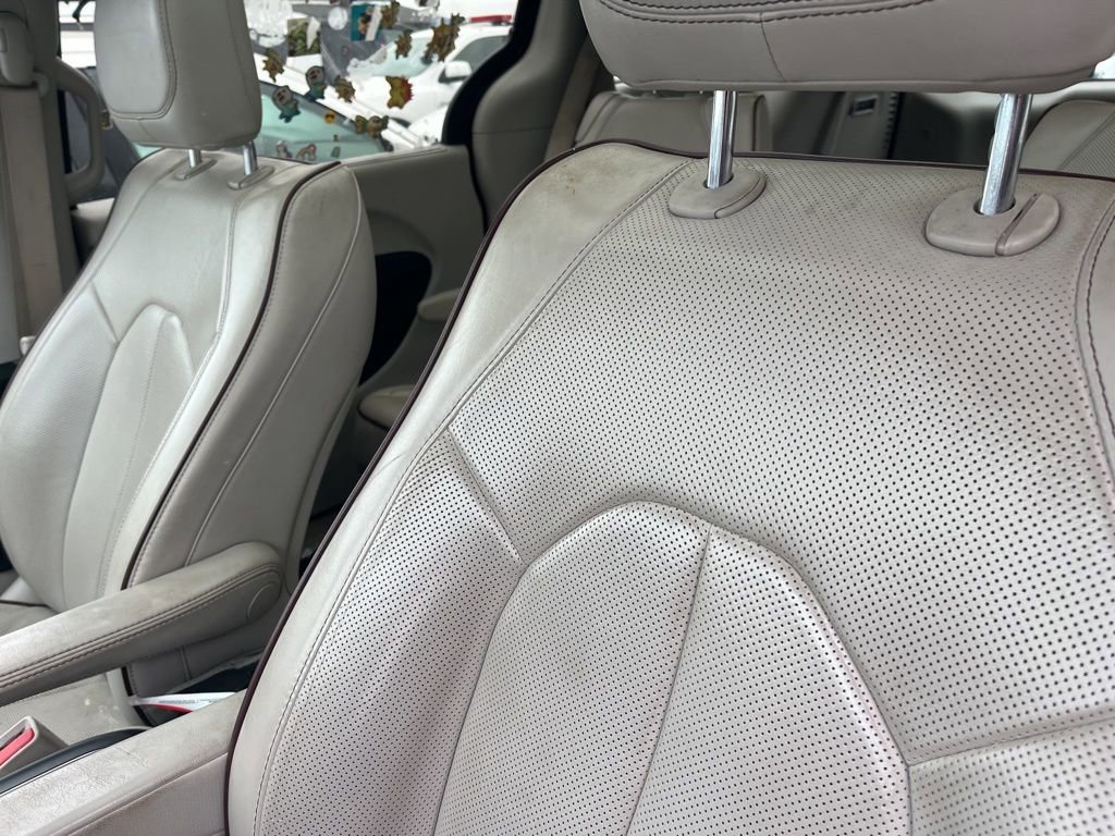 Used 2019 Chrysler Pacifica Limited image 9