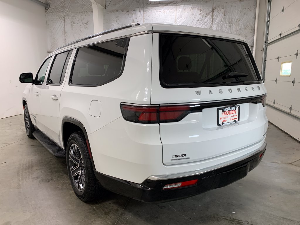 Used 2023 Jeep Wagoneer L Series II AWD/4WD image 28